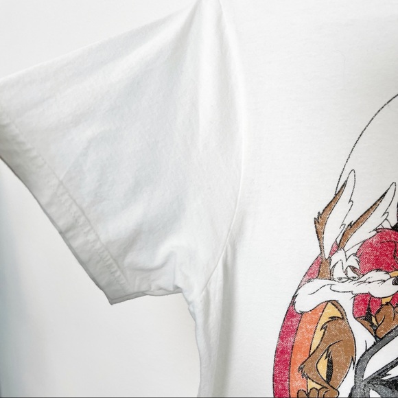 Men's Looney Tunes Retro Group Shot Logo Tee - Picture 3 of 5